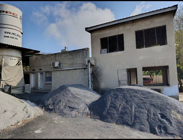 1,600M² INDUSTRIAL YARD FOR SALE IN BREDELL